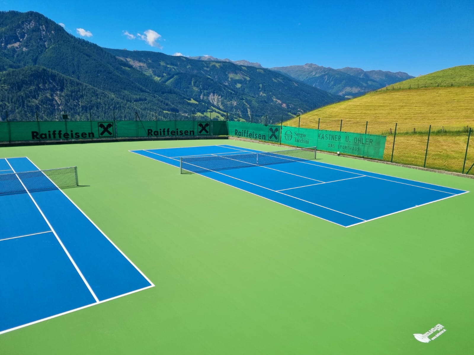 Read more about the article Neue Hartcourt-Tennisplätze